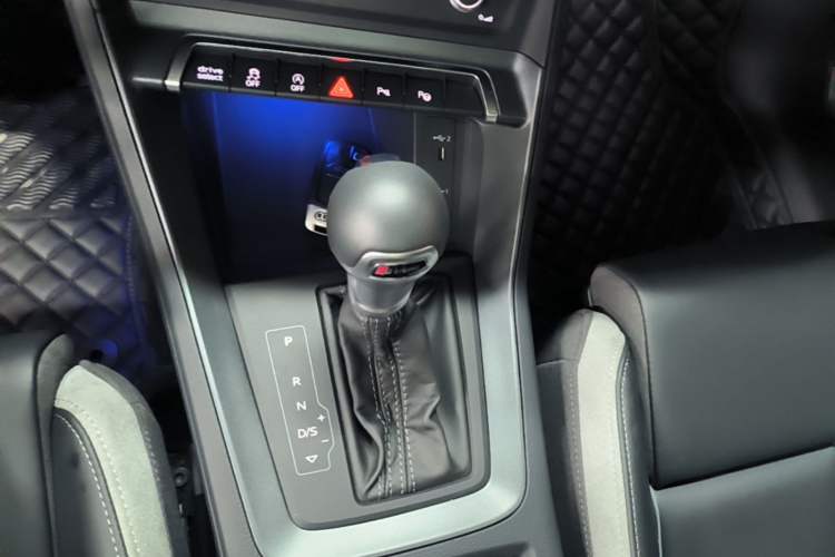 Used Audi Q3 2024 40 TFSI Fashion Dynamic Model Gear Lever