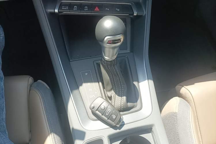 Used Audi Q3 2024 40 TFSI Fashion Dynamic Edition Launch Special Edition Gear Lever