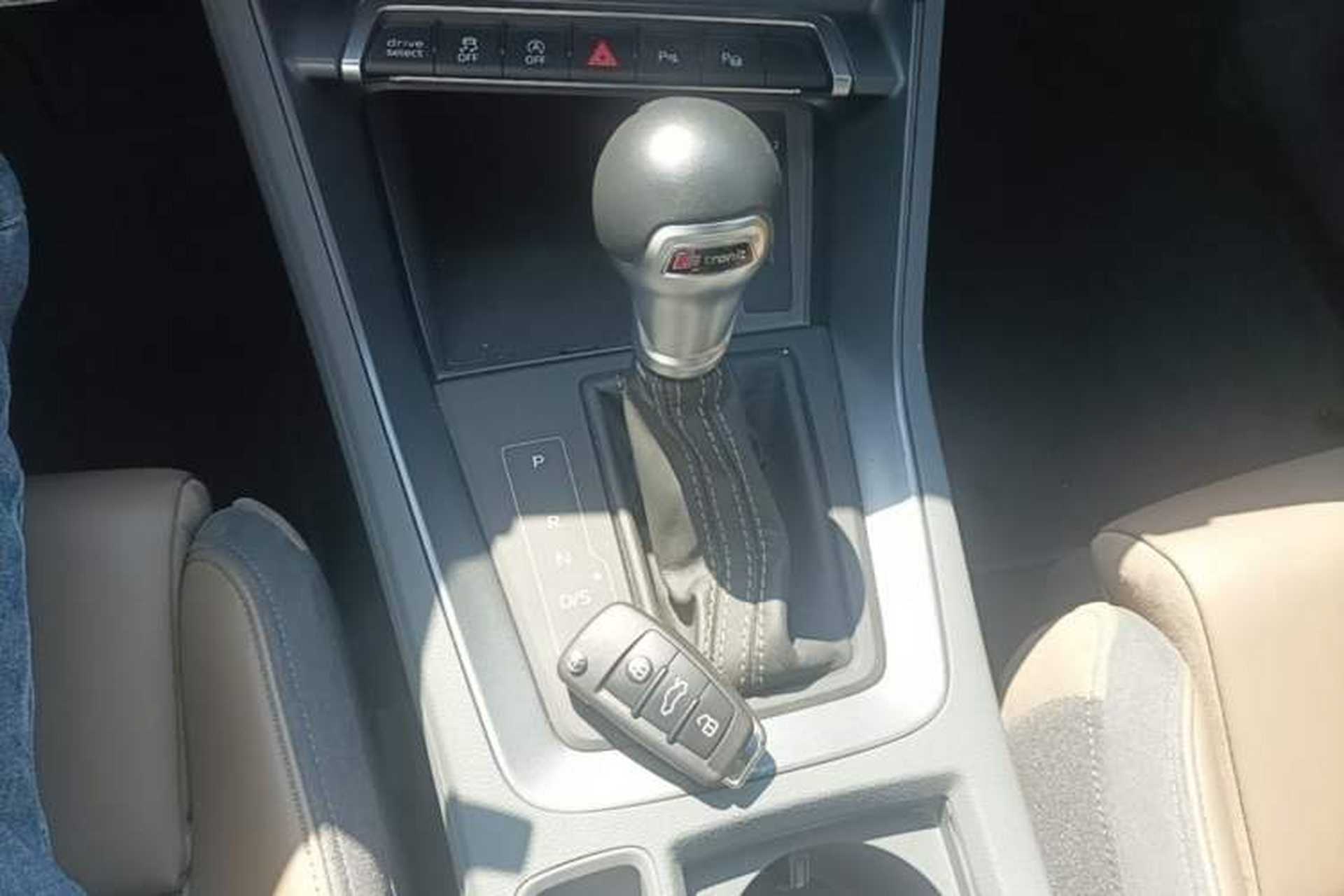 Used Audi Q3 2024 40 TFSI Fashion Dynamic Edition Launch Special Edition Gear Lever