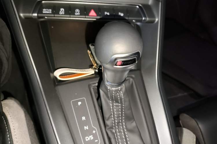 Used Audi Q3 2024 40 TFSI Fashion Dynamic Model Gear Lever