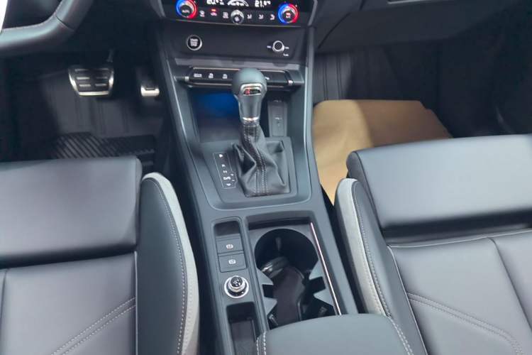 Used Audi Q3 2024 40 TFSI Fashion Dynamic Model Gear Lever