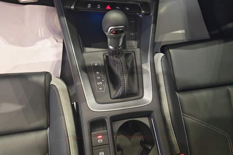 Used Audi Q3 2024 35 TFSI Fashion Dynamic Edition Gear Lever