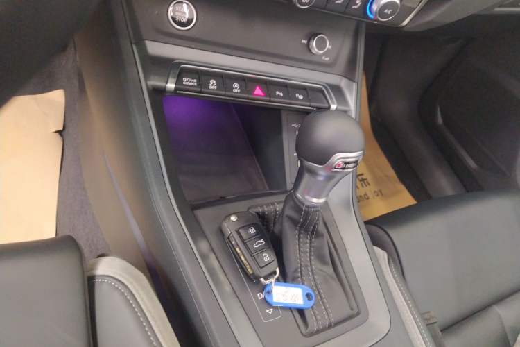 Used Audi Q3 2024 40 TFSI Fashion Dynamic Model Gear Lever