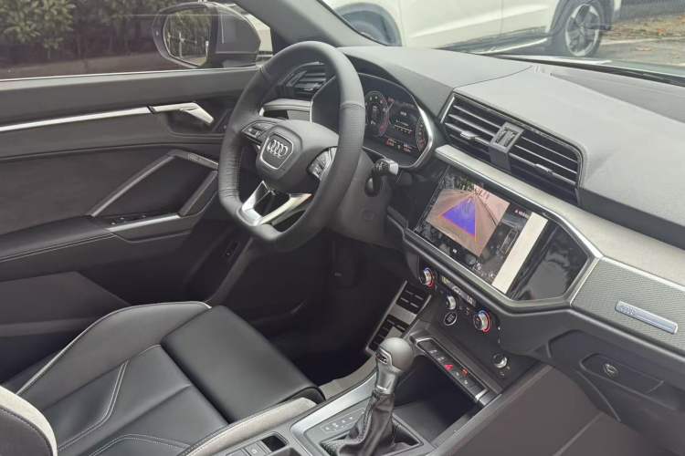 Used Audi Q3 2024 35 TFSI Fashion Dynamic Edition Interior 12