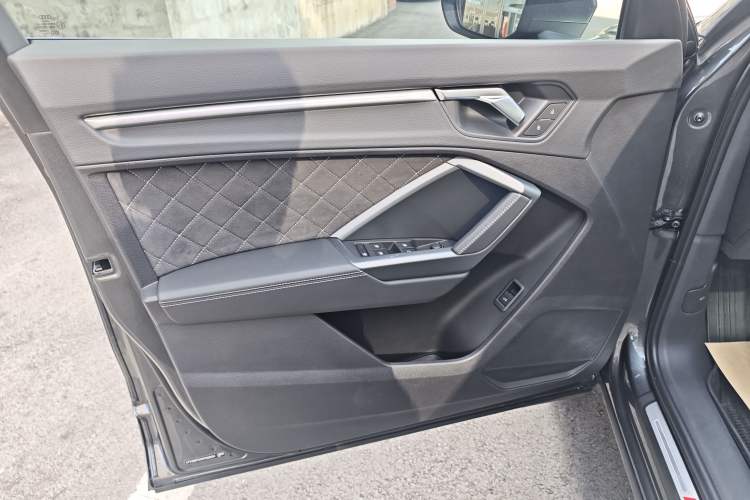 Used Audi Q3 2024 35 TFSI Fashion Dynamic Edition Interior 13