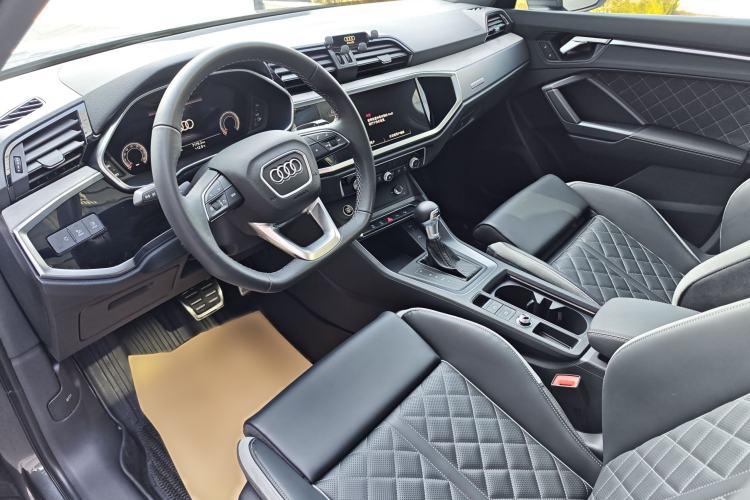 Used Audi Q3 2024 35 TFSI Fashion Dynamic Edition Interior 14