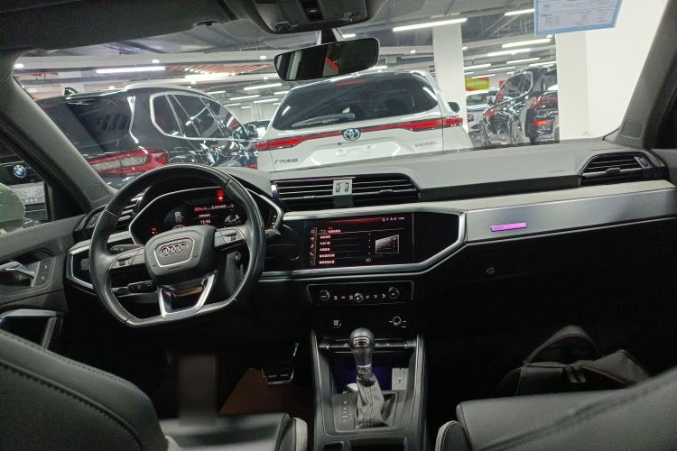 Used Audi Q3 2024 35 TFSI Fashion Dynamic Edition Interior 2