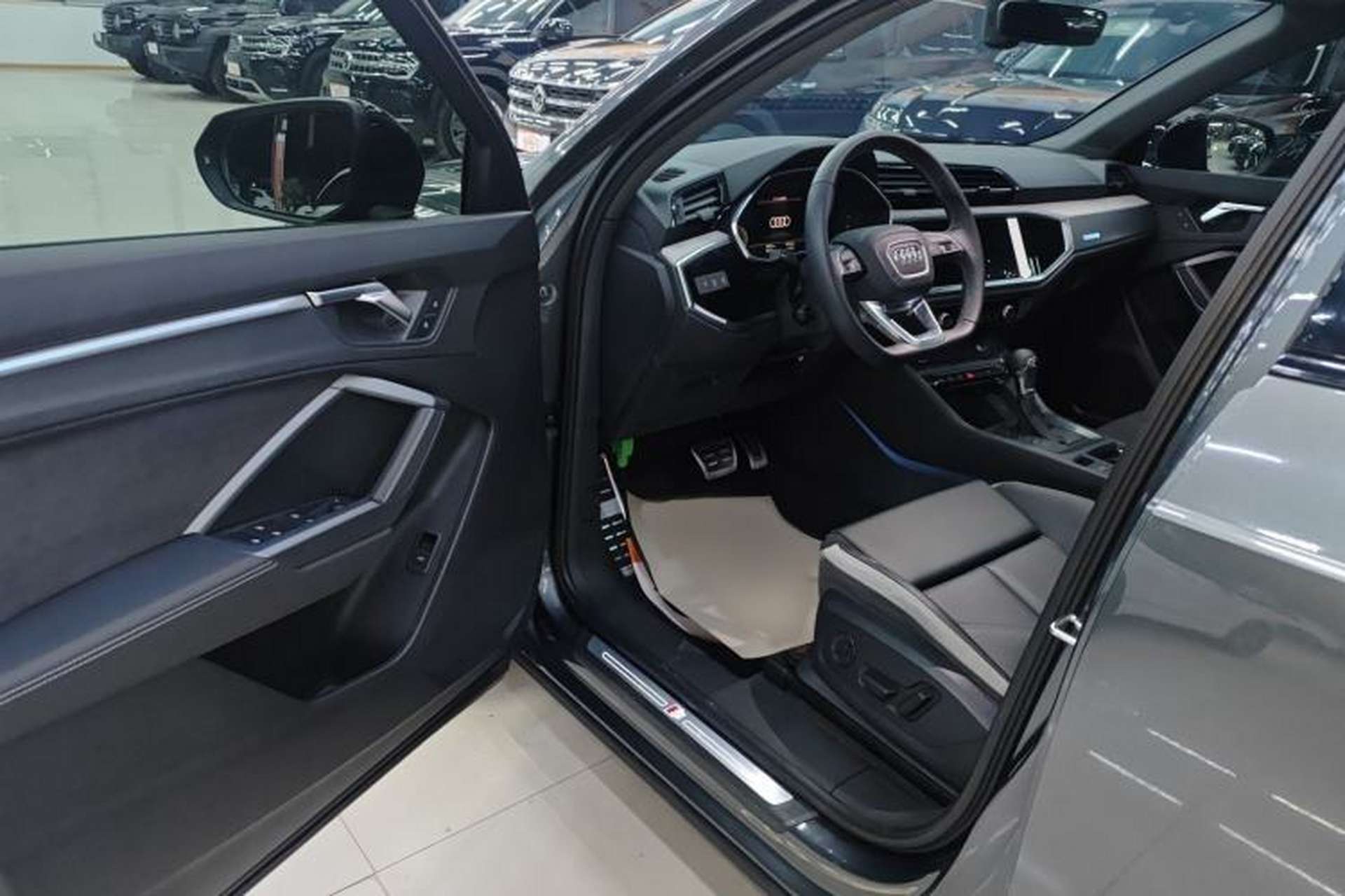 Used Audi Q3 2024 40 TFSI Fashion Dynamic Model Interior 3