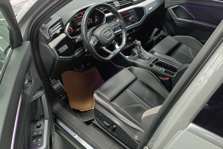 Used Audi Q3 2024 35 TFSI Fashion Dynamic Edition Interior 3
