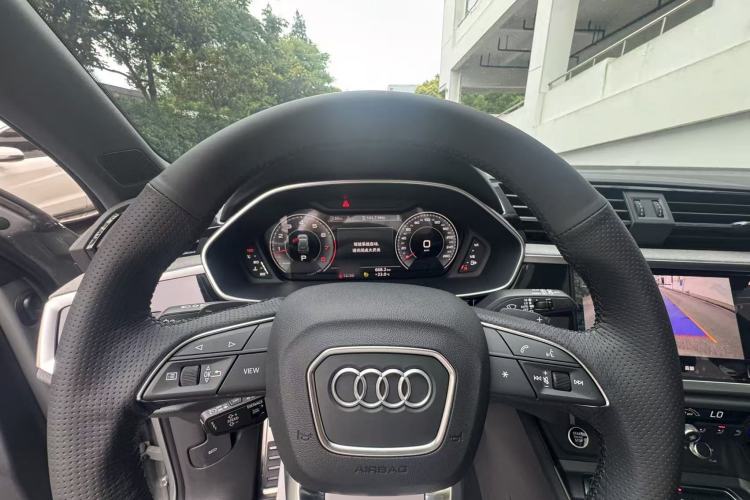 Used Audi Q3 2024 35 TFSI Fashion Dynamic Edition Interior 4