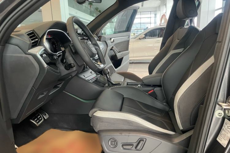Used Audi Q3 2024 35 TFSI Fashion Dynamic Edition Interior 4