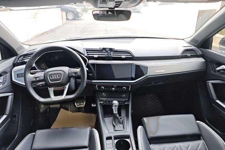 Used Audi Q3 2024 35 TFSI Fashion Dynamic Edition Interior 5