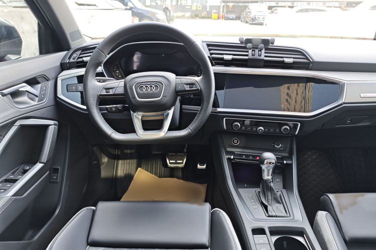 Used Audi Q3 2024 35 TFSI Fashion Dynamic Edition Interior 6