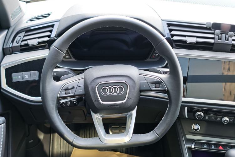 Used Audi Q3 2024 35 TFSI Fashion Dynamic Edition Interior 7