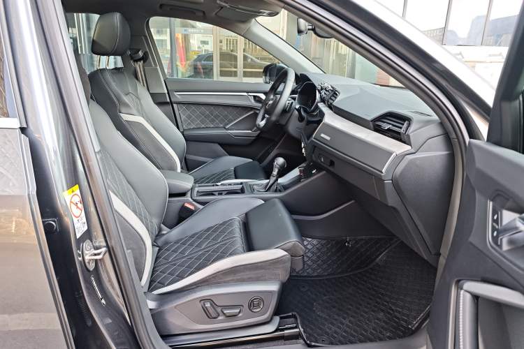 Used Audi Q3 2024 35 TFSI Fashion Dynamic Edition Interior 8