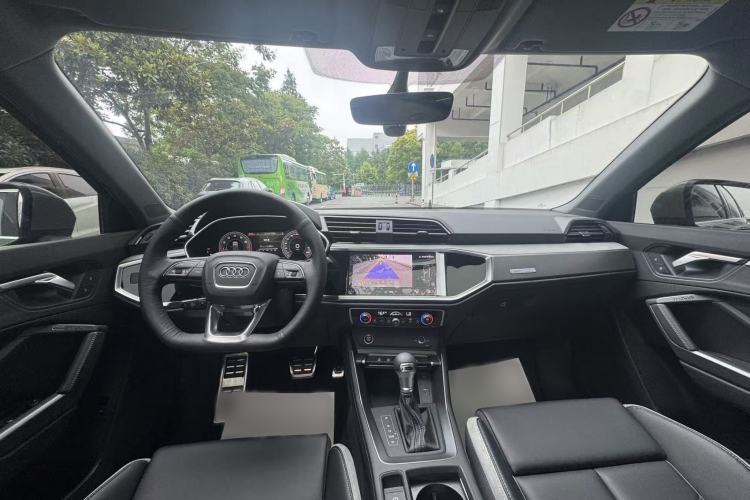 Used Audi Q3 2024 35 TFSI Fashion Dynamic Edition Interior 9