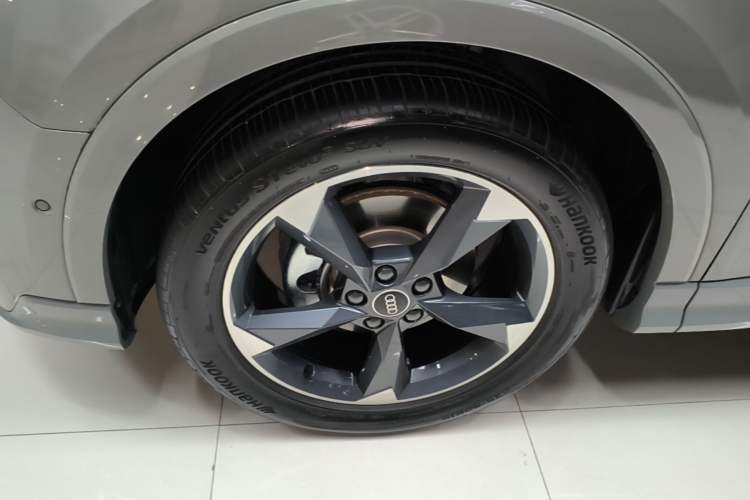 Used Audi Q3 2024 35 TFSI Fashion Dynamic Edition Left Front Wheel Hub