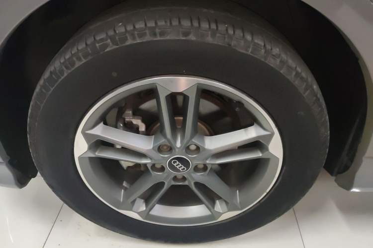 Used Audi Q3 2024 35 TFSI Ambition Dynamic Edition Left Front Wheel Hub