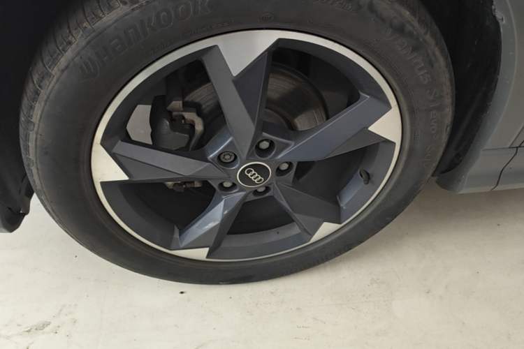 Used Audi Q3 2024 35 TFSI Fashion Dynamic Edition Left Front Wheel Hub