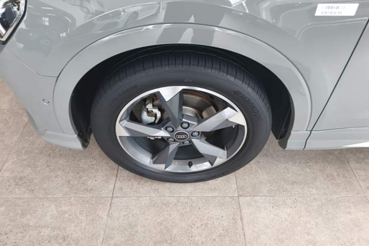 Used Audi Q3 2024 35 TFSI Fashion Dynamic Edition Left Front Wheel Hub