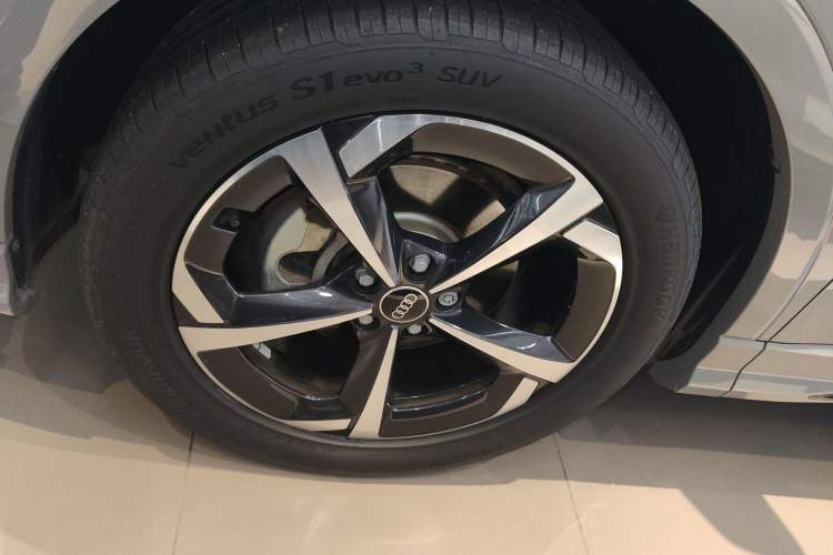 Used Audi Q3 2024 40 TFSI Fashion Dynamic Edition Launch Special Edition Left Front Wheel Hub