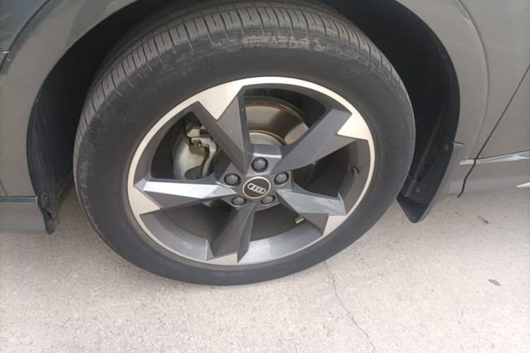 Used Audi Q3 2024 35 TFSI Fashion Dynamic Edition Left Front Wheel Hub