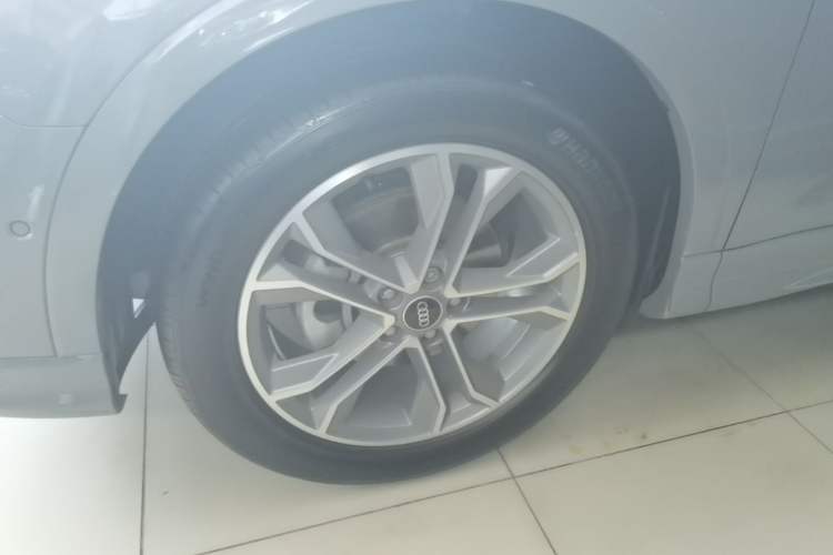 Used Audi Q3 2024 40 TFSI Fashion Dynamic Model Left Front Wheel Hub