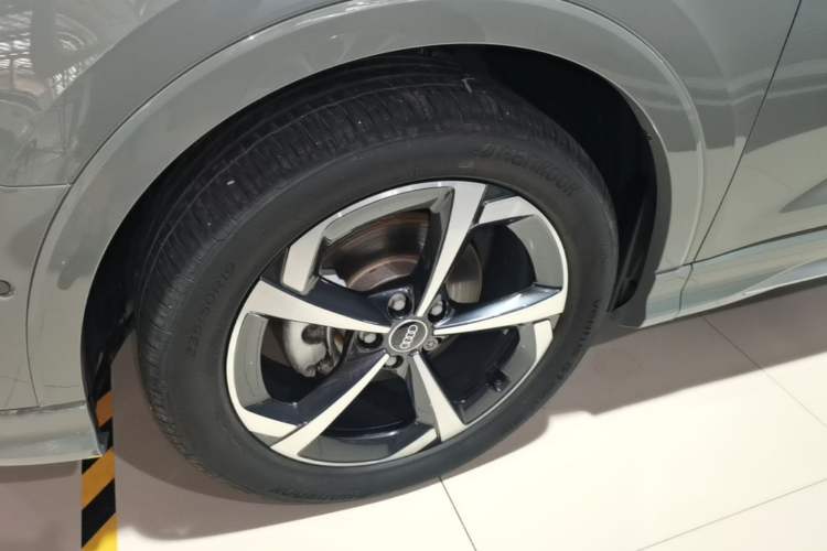Used Audi Q3 2024 35 TFSI Fashion Dynamic Edition Left Front Wheel Hub