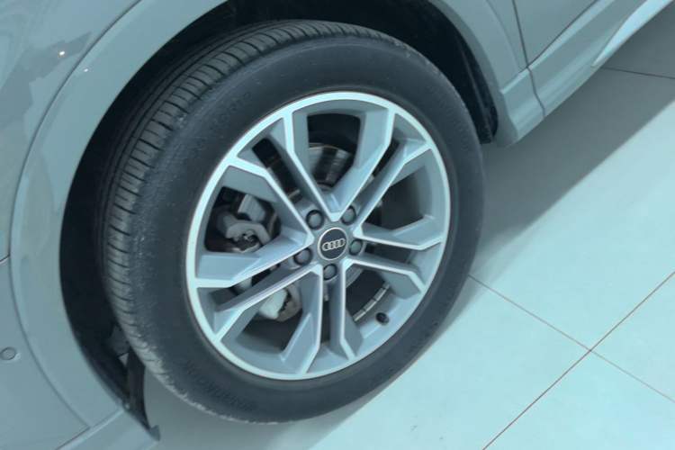 Used Audi Q3 2024 40 TFSI Fashion Dynamic Model Left Front Wheel Hub