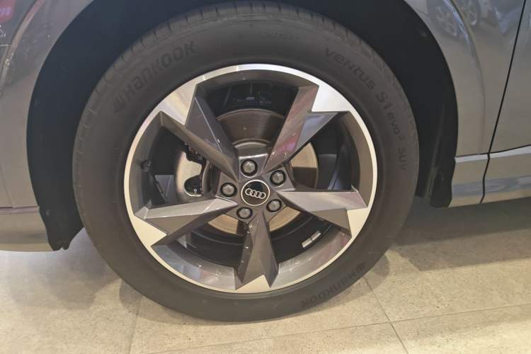 Used Audi Q3 2024 35 TFSI Fashion Dynamic Edition Left Front Wheel Hub