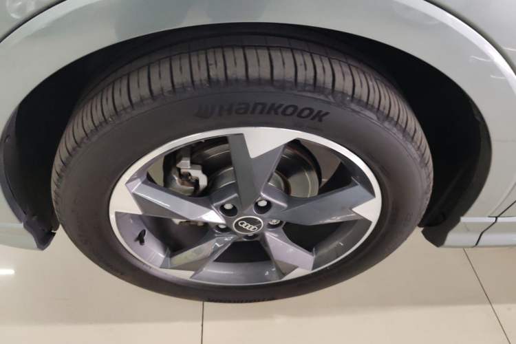 Used Audi Q3 2024 35 TFSI Fashion Dynamic Edition Left Front Wheel Hub