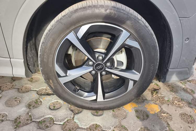 Used Audi Q3 2024 45 TFSI quattro Fashion Dynamic Edition Launch Special Edition Right Front Wheel Hub