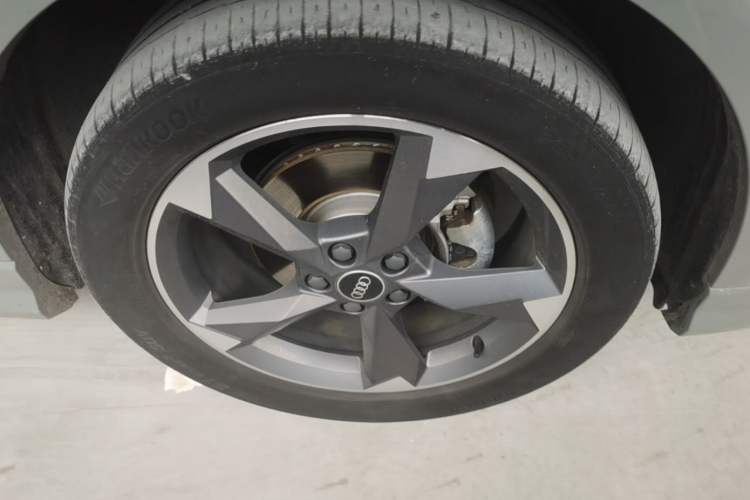 Used Audi Q3 2024 35 TFSI Fashion Dynamic Edition Right Front Wheel Hub