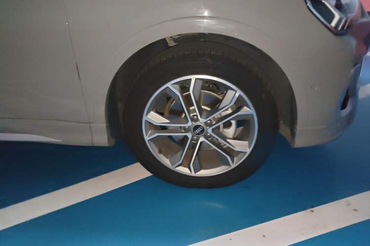 Used Audi Q3 2024 40 TFSI Fashion Dynamic Model Right Front Wheel Hub