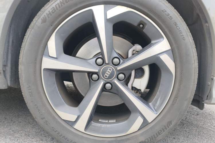 Used Audi Q3 2024 40 TFSI Fashion Dynamic Edition Launch Special Edition Right Front Wheel Hub