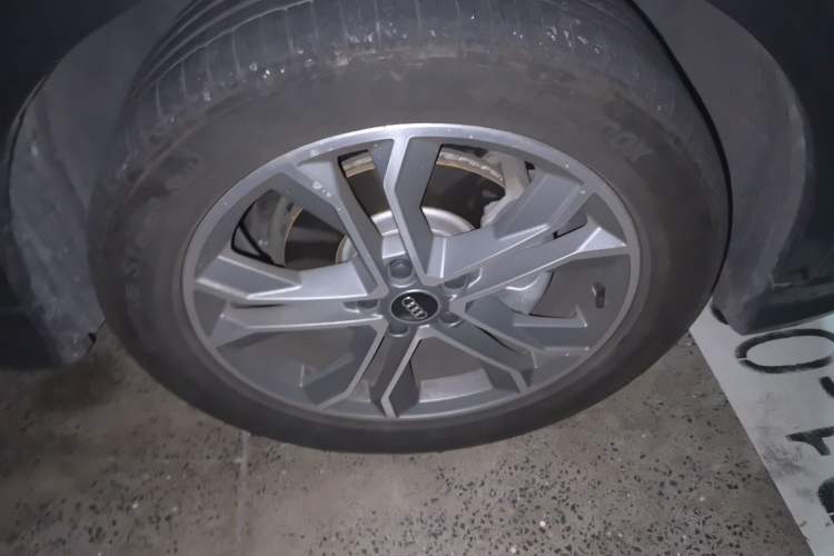 Used Audi Q3 2024 40 TFSI Fashion Dynamic Model Right Front Wheel Hub