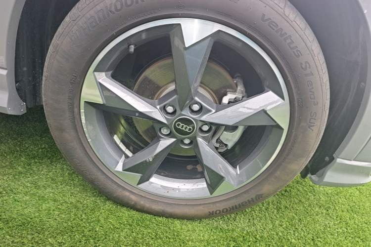 Used Audi Q3 2024 35 TFSI Fashion Dynamic Edition Right Front Wheel Hub