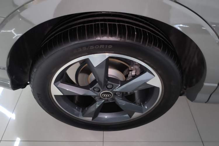 Used Audi Q3 2024 35 TFSI Fashion Dynamic Edition Right Rear Wheel Hub