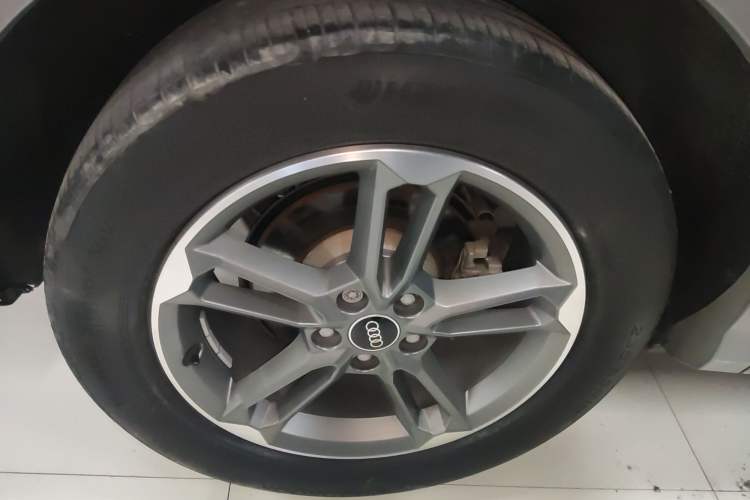 Used Audi Q3 2024 35 TFSI Ambition Dynamic Edition Right Rear Wheel Hub
