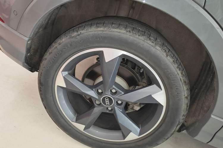 Used Audi Q3 2024 35 TFSI Fashion Dynamic Edition Right Rear Wheel Hub