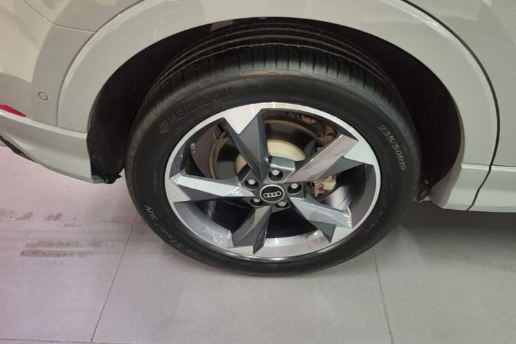 Used Audi Q3 2024 35 TFSI Fashion Dynamic Edition Right Rear Wheel Hub