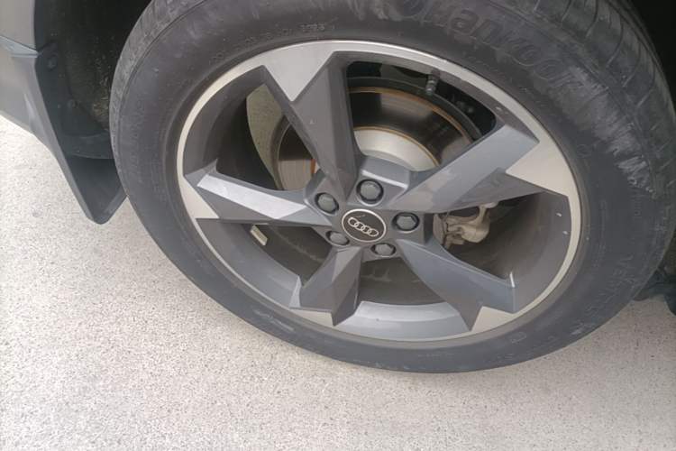 Used Audi Q3 2024 35 TFSI Fashion Dynamic Edition Right Rear Wheel Hub