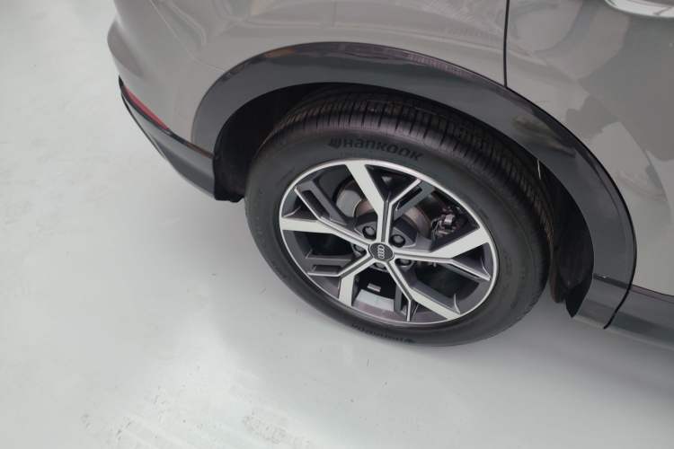 Used Audi Q3 2024 35 TFSI Stylish and Elegant Edition Right Rear Wheel Hub