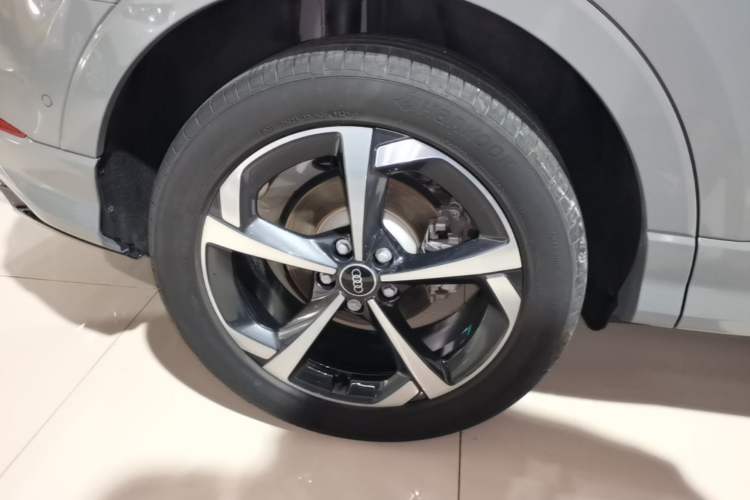 Used Audi Q3 2024 35 TFSI Fashion Dynamic Edition Right Rear Wheel Hub