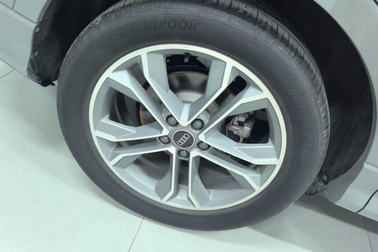 Used Audi Q3 2024 40 TFSI Fashion Dynamic Model Right Rear Wheel Hub