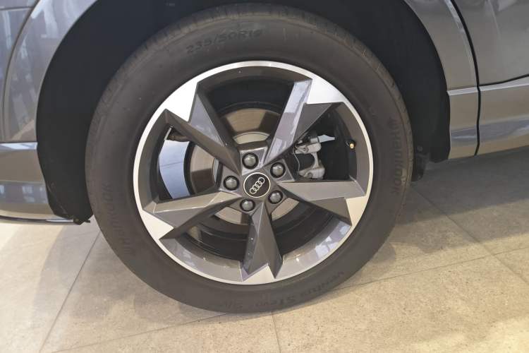 Used Audi Q3 2024 35 TFSI Fashion Dynamic Edition Right Rear Wheel Hub