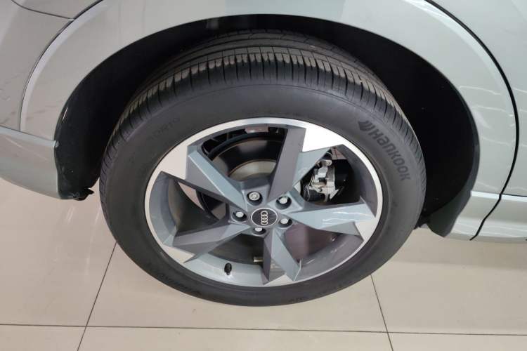 Used Audi Q3 2024 35 TFSI Fashion Dynamic Edition Right Rear Wheel Hub