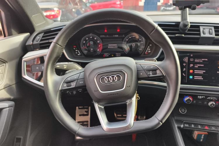Used Audi Q3 2024 45 TFSI quattro Fashion Dynamic Edition Launch Special Edition Steering Wheel