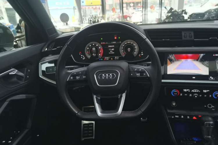 Used Audi Q3 2024 40 TFSI Fashion Dynamic Model Steering Wheel