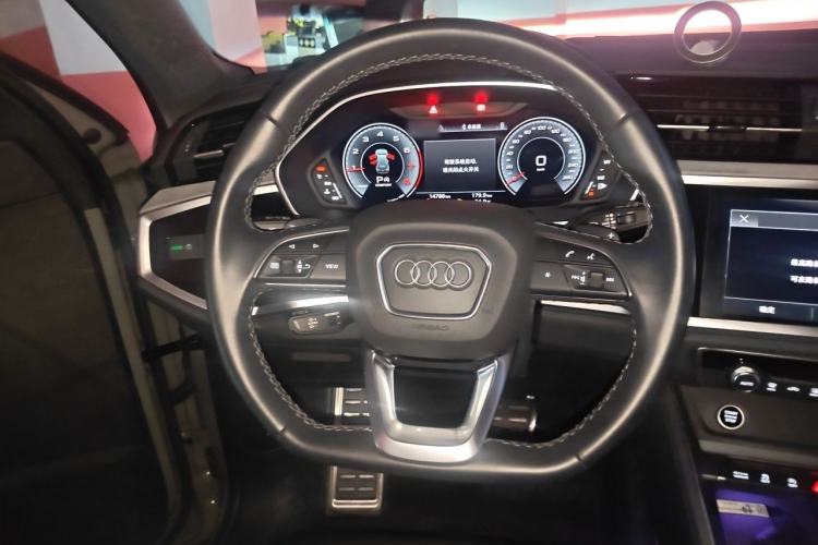 Used Audi Q3 2024 40 TFSI Fashion Dynamic Model Steering Wheel